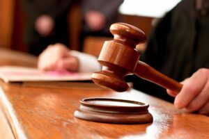 У Дніпрі викрили можливу корупційну змову судді та рейдера: деталі