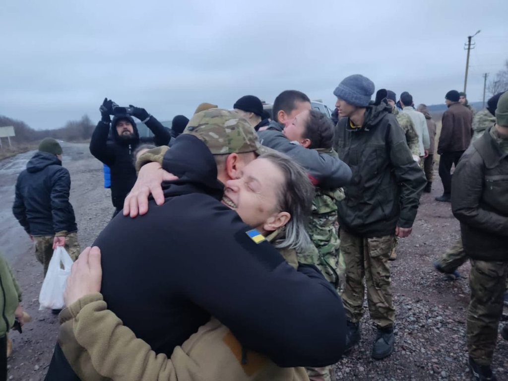 Шахраї створюють фейкові профілі для обману родин військовополонених