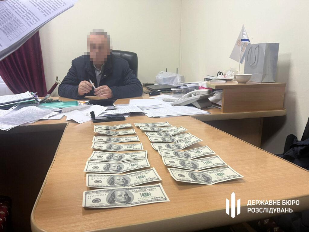 Керівник Хмельницької райадміністрації за гроші допомагав військовозобов’язаним уникати мобілізації