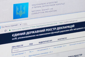 Нова дружина київського митника Валерія Чіхіна має 123 тис. доларів готівкою та 4 квартири