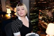 Депутатка Лілія Чорна має нерухомість в рф. Раніше вона жила та працювала в росії і була помічницею нардепа-рашиста Христенка, який втік з України