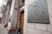 Посадовець КМДА вимагав 15 тис. доларів хабаря у столичного підприємця