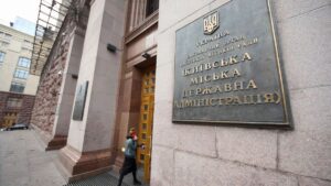 Посадовець КМДА вимагав 15 тис. доларів хабаря у столичного підприємця