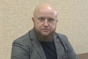 Підполковник поліції Віталій Бондар продовжує обіймати державні посади після низки корупційних скандалів і приховує своє майно