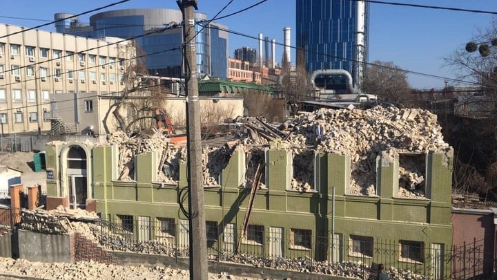 Керівник БЕБ Києва Назар Константинов отримав у подарунок від батьків купу нерухомості, а його дружина-прокурорка придбала люксове авто за 2,6 млн грн 14 Керівник БЕБ Києва Назар Константинов отримав у подарунок від батьків купу нерухомості, а його дружина-прокурорка придбала люксове авто за 2,6 млн грн