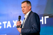 Гендиректор ДП “Українські спеціальні системи” Михайло Дмитриченко оформлює майно на безробітну дружину-мільйонерку, яка придбала люксовий джип Volvo всього за 600 доларів