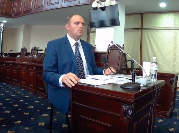Одеський суддя Дмитро Роїк оформлює майно на третіх осіб, а його безробітна дружина придбала люксове авто Infiniti