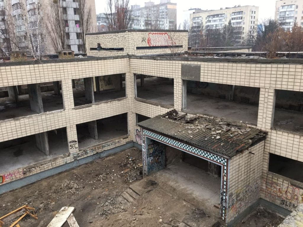 Давно закинутий дитсадок на Дарниці у Києві за 165 млн відновлять з «Ніндзя-парком» і завищеними цінами