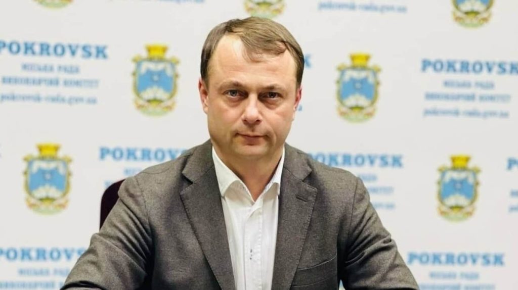Мер Покровська Руслан Требушкін втік до Іспанії, але продовжує отримувати зарплату чиновника. Також він закликає Зеленського укласти мир з рф