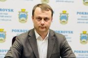 Мер Покровська Руслан Требушкін втік до Іспанії, але продовжує отримувати зарплату чиновника. Також він закликає Зеленського укласти мир з рф