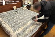 Посадовці Голосіївського ТЦК допомогли уникнути мобілізації тисячам ухилянтів. Їхні “послуги” коштували від 2 до 15 тис. доларів