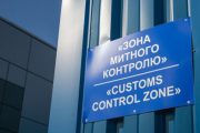 Андрій Кузнік, Юрій Герасимов та Сергій Звягінцев покривають митні пости на Львівщині та Буковині, які пропускають контрабанду під виглядом дронів для ЗСУ